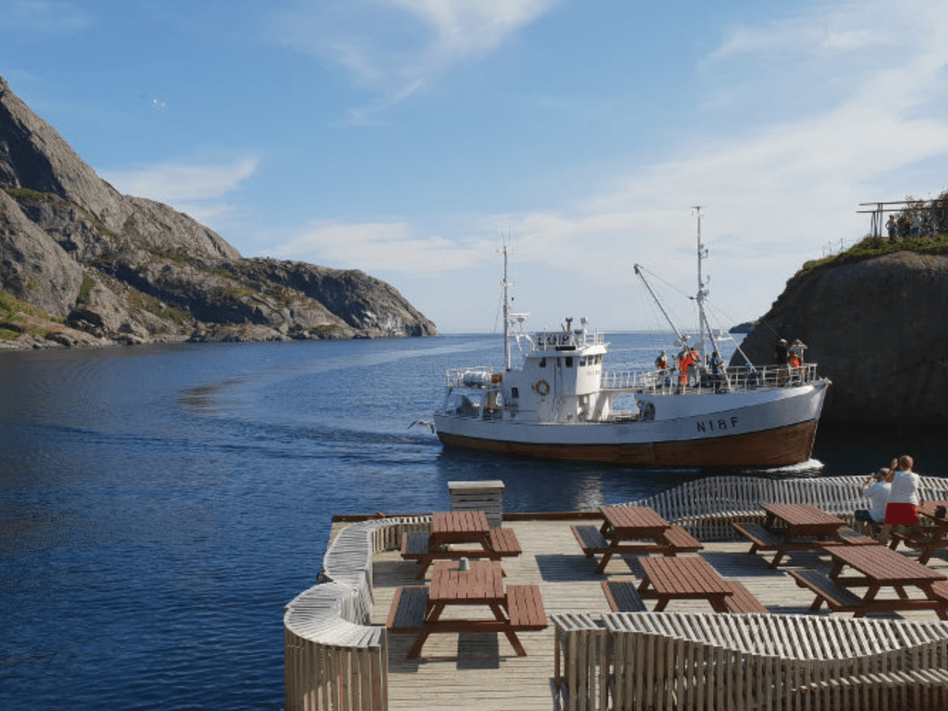 Barco llegando a una de las Islas Lofoten