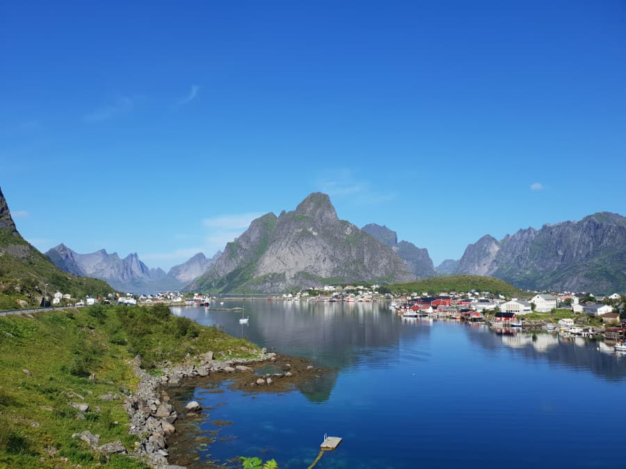 Vista de la localidad de Reine