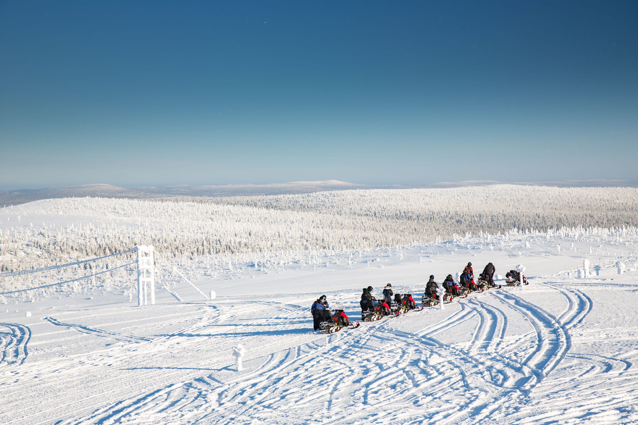 Excursión con motos de nieve sobre los lagos helados de Kiruna